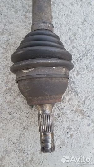 Привод (полуось) передний правый Пежо 308 МКПП