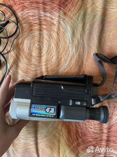 Видеокамера hitachi VM-E368E