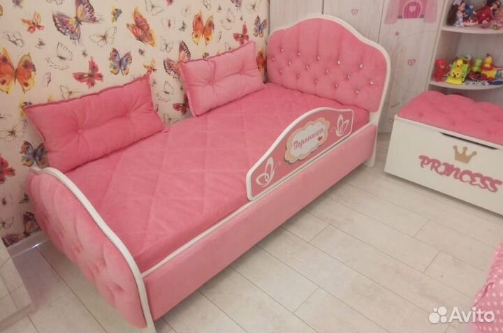 Детская мебель Принцесса (кровать, шкаф, пуфик)