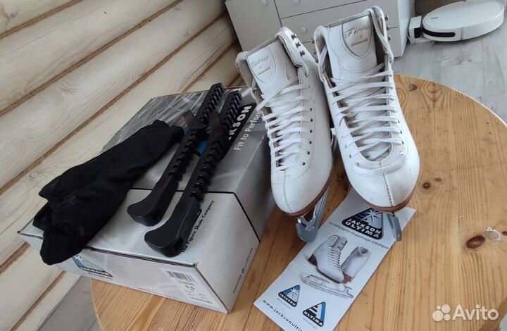 Фигурные коньки jackson