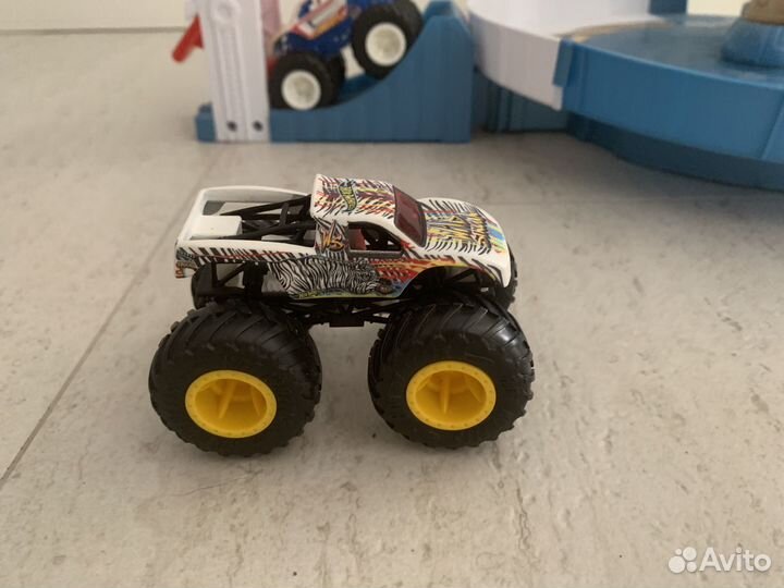 Hot wheels трек Монстр трак с акулой (с доставкой)