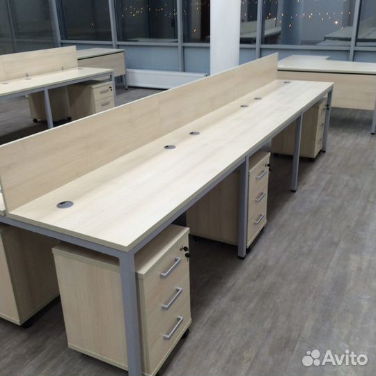 Столы для офиса на металлокаркасе