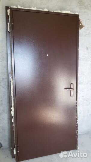 Дверь входная б/у 2080мм на 970мм