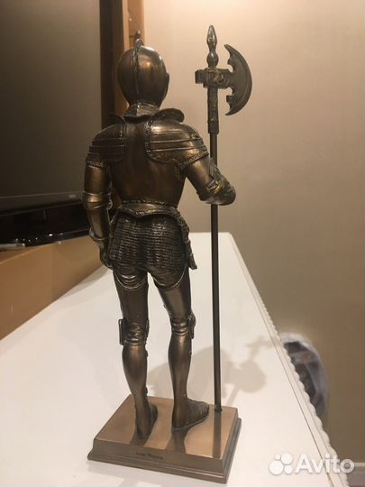 Статуэтка рыцаря