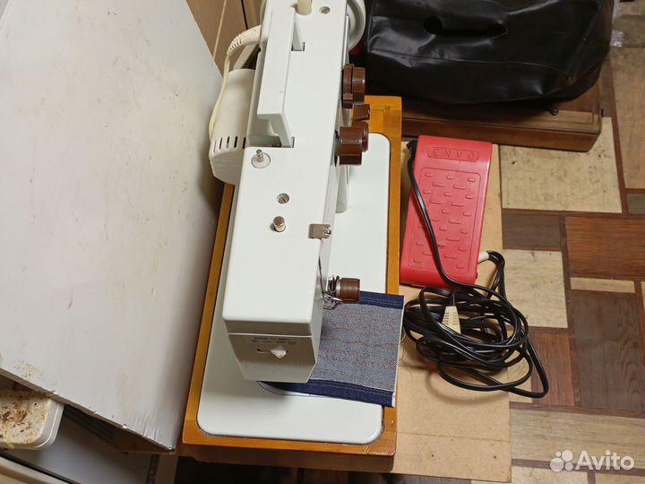 Швейная машинка чайка 143 а