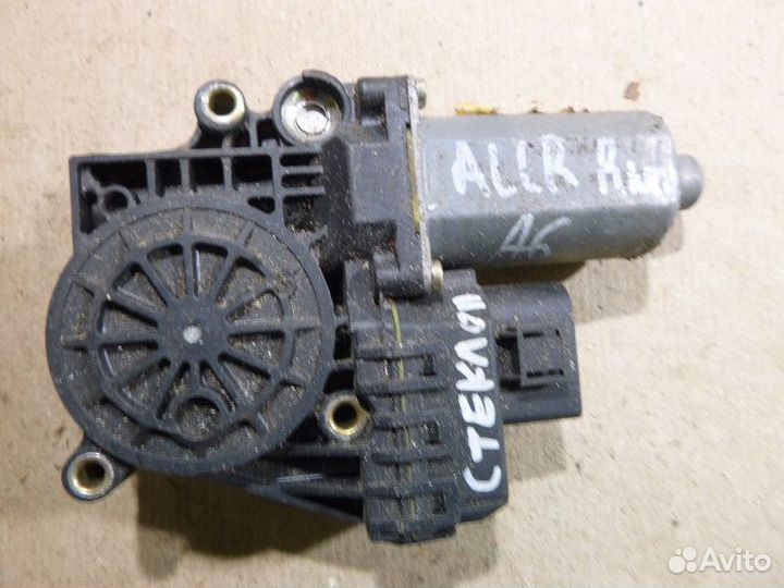 Моторчик стеклоподьёмника передний audi A6 A6 C5 1