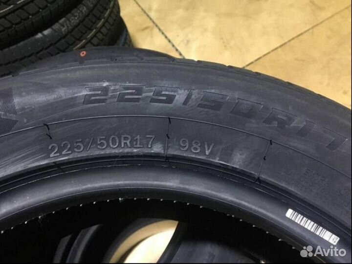 Windforce Snowblazer UHP 225/50 R17 98V