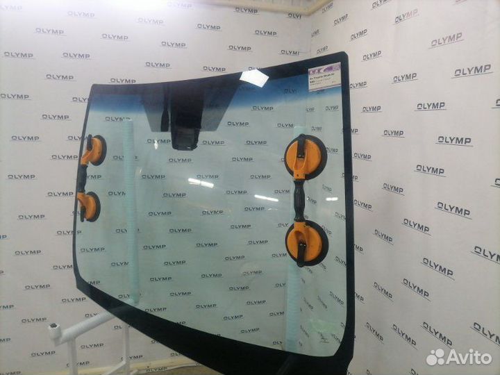 Стекло лобовое переднее Toyota Noah ZRR80