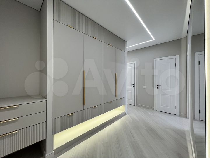 2-к. квартира, 87 м², 15/18 эт.