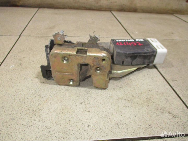 Замок двери передней правой Mitsubishi Carisma