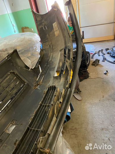 Губа на бампер toyota avensis