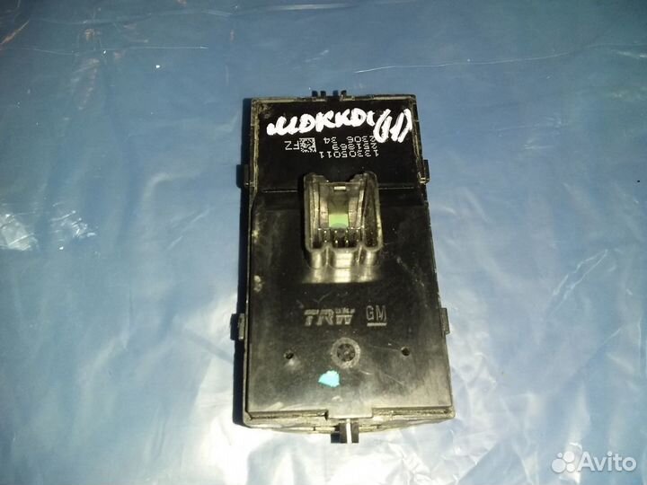 Кнопки стеклоподъёмника левой двери Opel Mokkа