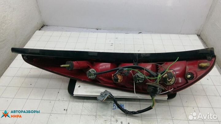 Фонарь задний правый Ford Mondeo 3 2003 1319871