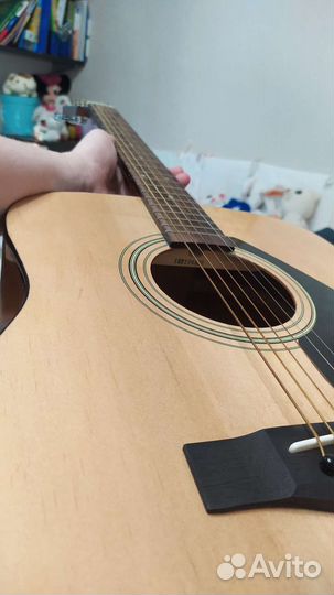 Акустическая гитара yamaha