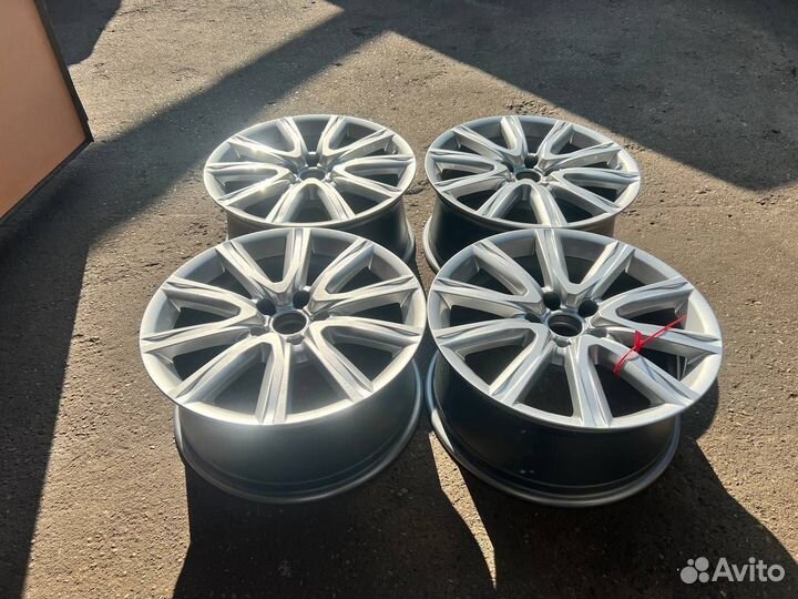 Комплект литых дисков R18x8 5x112