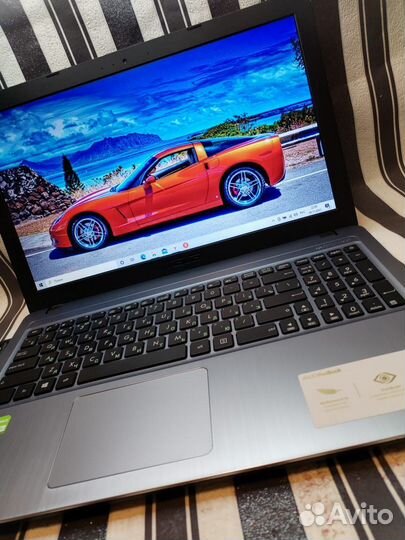 Тонкий современный ноутбук Asus