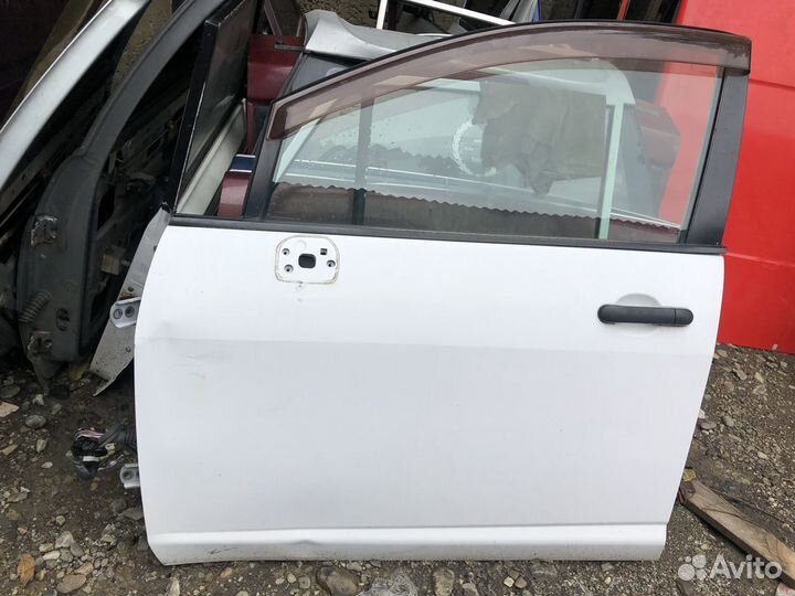 Дверь передняя левая nissan tiida