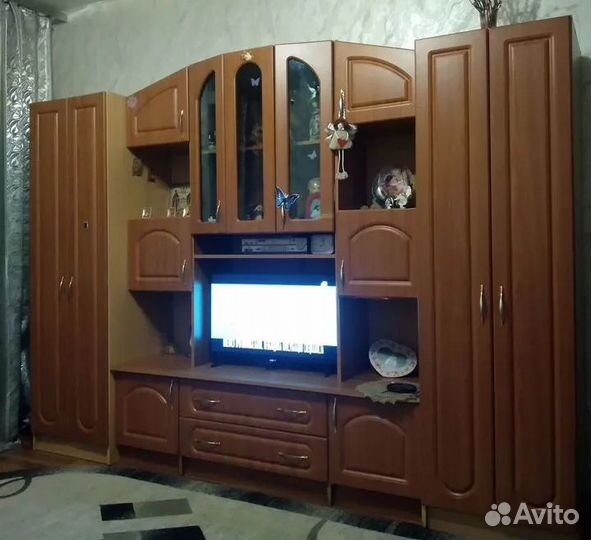 Продам диван и стенку 20т. Доставка бесплатная