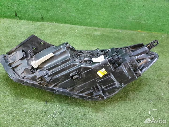 Фара правая Hyundai Tucson