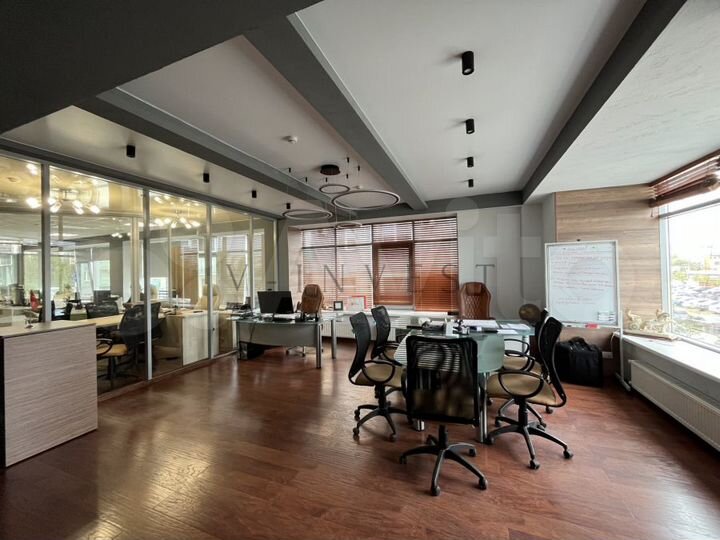 Офис с хорошим ремонтом и парковкой