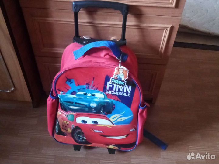 Рюкзак на колёсиках детский