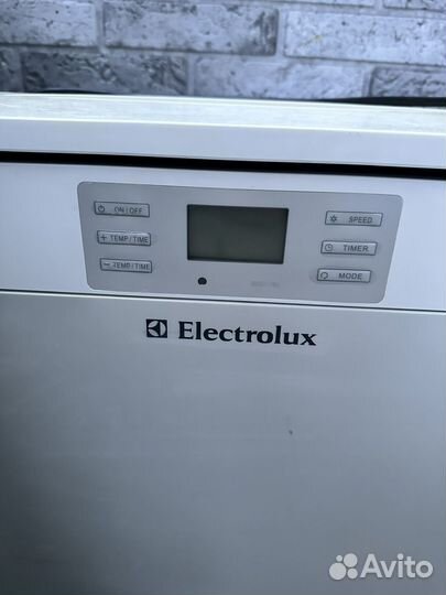 Бронь Кондиционер напольный Electrolux б/у