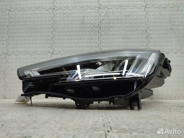 Фара левая Audi A4 B9 2015