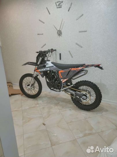 Avantis Enduro 250 Carb Exclusive