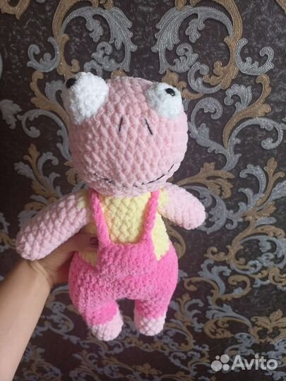 Вязаная игрушка зомби