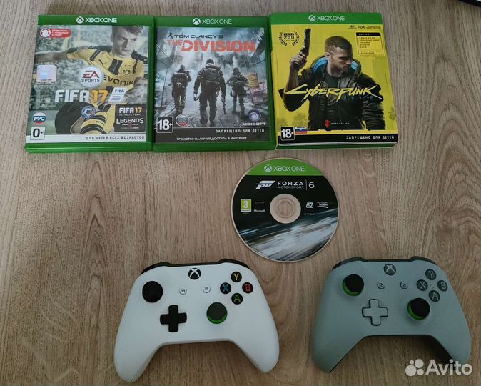 Xbox One S 2 геймпада + 400 игр