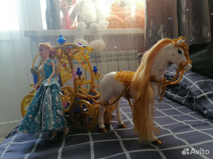 Карета с лошадью