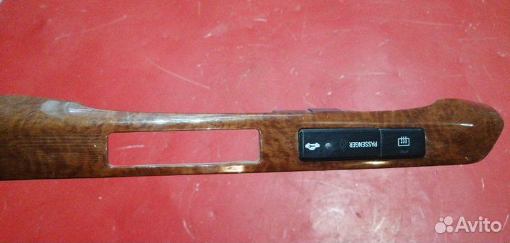 Накладка декоративная Toyota Avensis