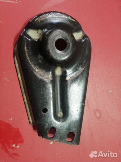 Кронштейн балки подвески задний левый Mercedes