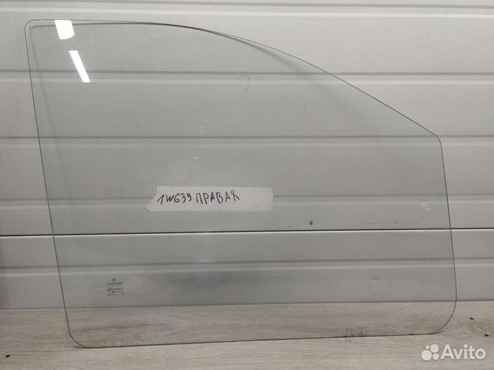 Стекло двери переднее правое Mercedes vito w639