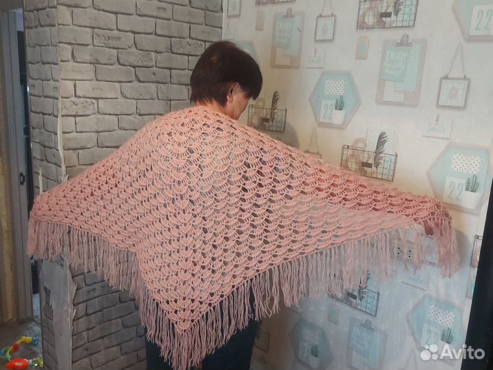 Шаль ручной вязки