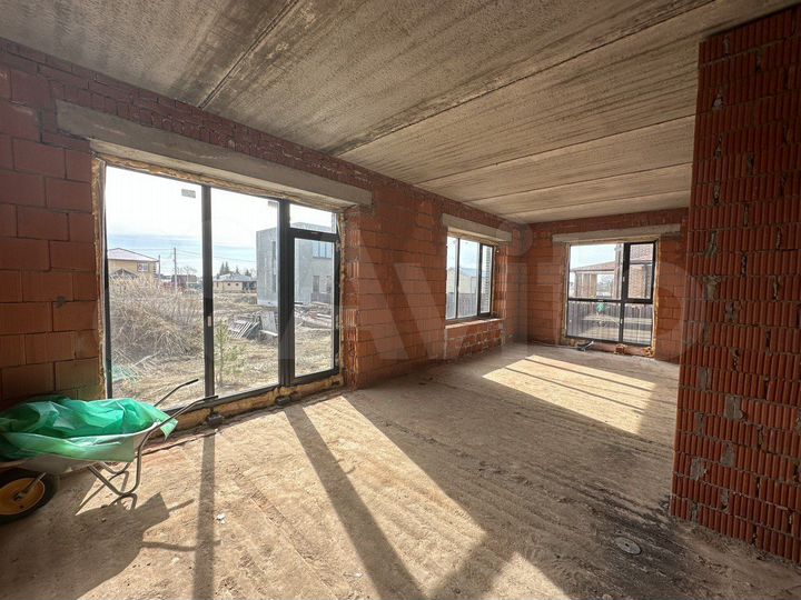 Коттедж 257 м² на участке 9 сот.