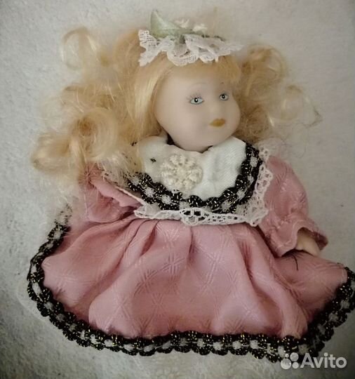 Кукла фарфоровая коллекционная