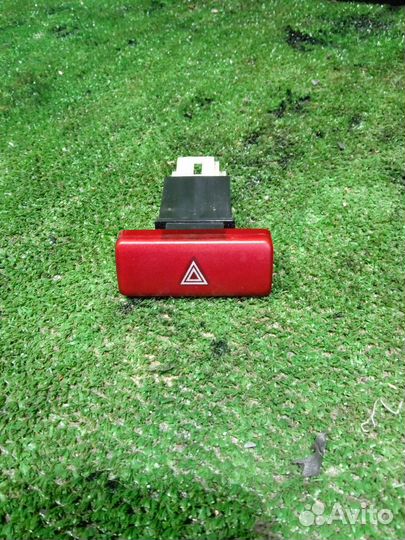 Кнопка аварийной сигнализации Mitsubishi Lancer