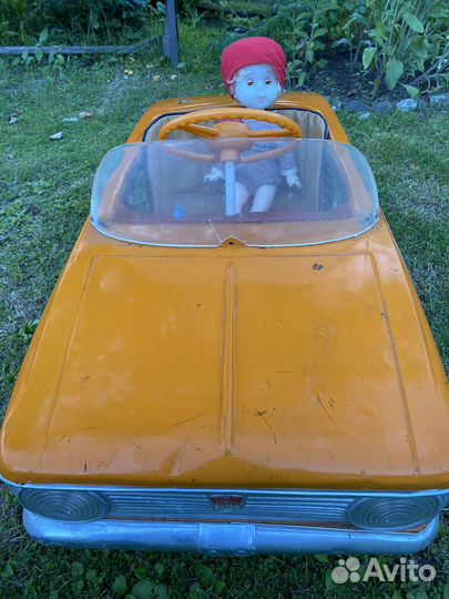 Детский педальный москвич