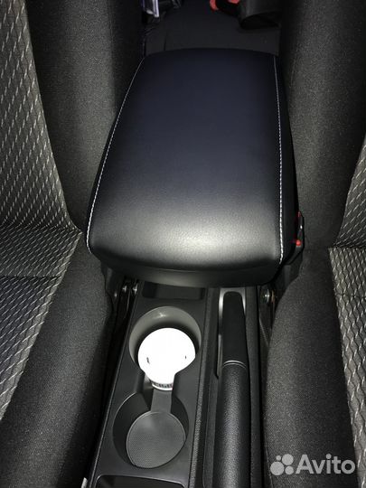 Подлокотник на Kia Rio 2017