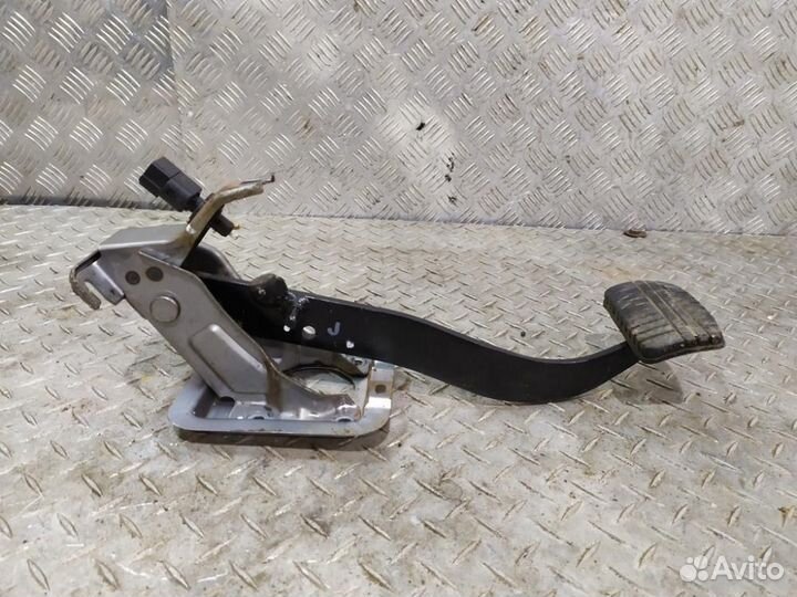 Педаль тормоза Mitsubishi Lancer 9