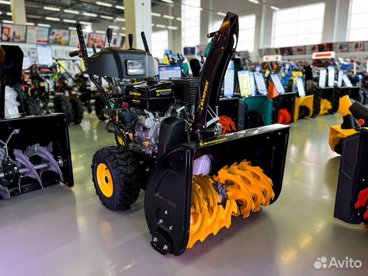 Бензиновый снегоуборщик Champion ST1170E
