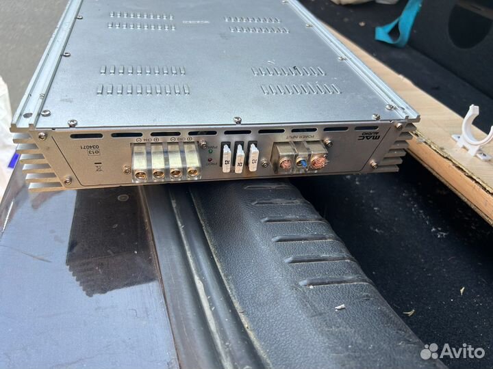 Автомобильный усилитель