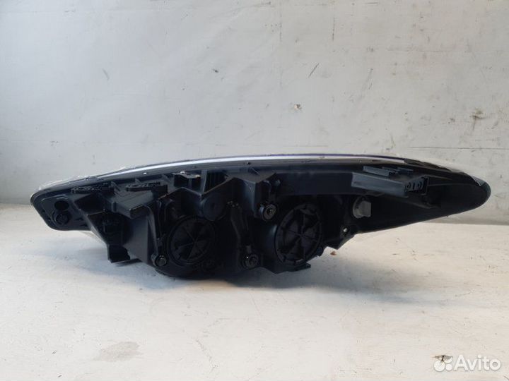 Фара передняя правая Kia Cerato 3