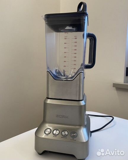 Блендер Bork b800