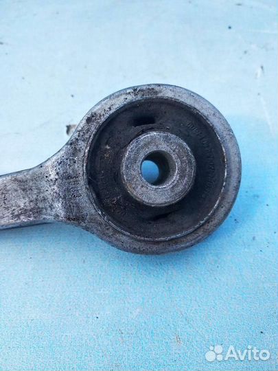 Рычаг правый задний верхний 8E0407510C