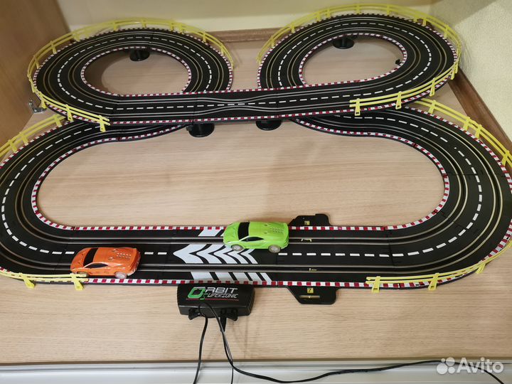 Гоночный трек с машинками