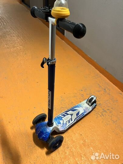 Самокат детский reaction со светящимися колесами