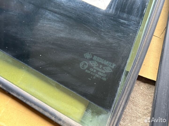 Форточка правая Рено Меган 2 Renault Megane 2