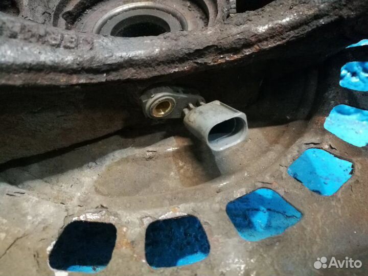 Кулак цапфа задний правый Volkswagen Touareg 7L